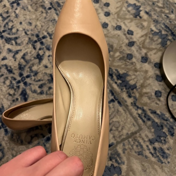 Vince Camuto elegant Beige/Nude/Neutral pumps - Picture 5 of 9